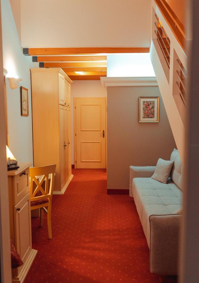 Hotel & Restaurant Se-Mi Veliko Trgovisce Ngoại thất bức ảnh