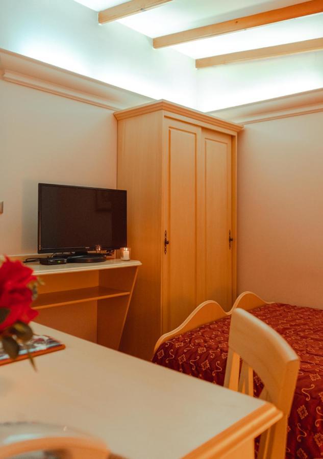 Hotel & Restaurant Se-Mi Veliko Trgovisce Ngoại thất bức ảnh