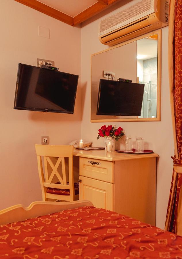 Hotel & Restaurant Se-Mi Veliko Trgovisce Ngoại thất bức ảnh